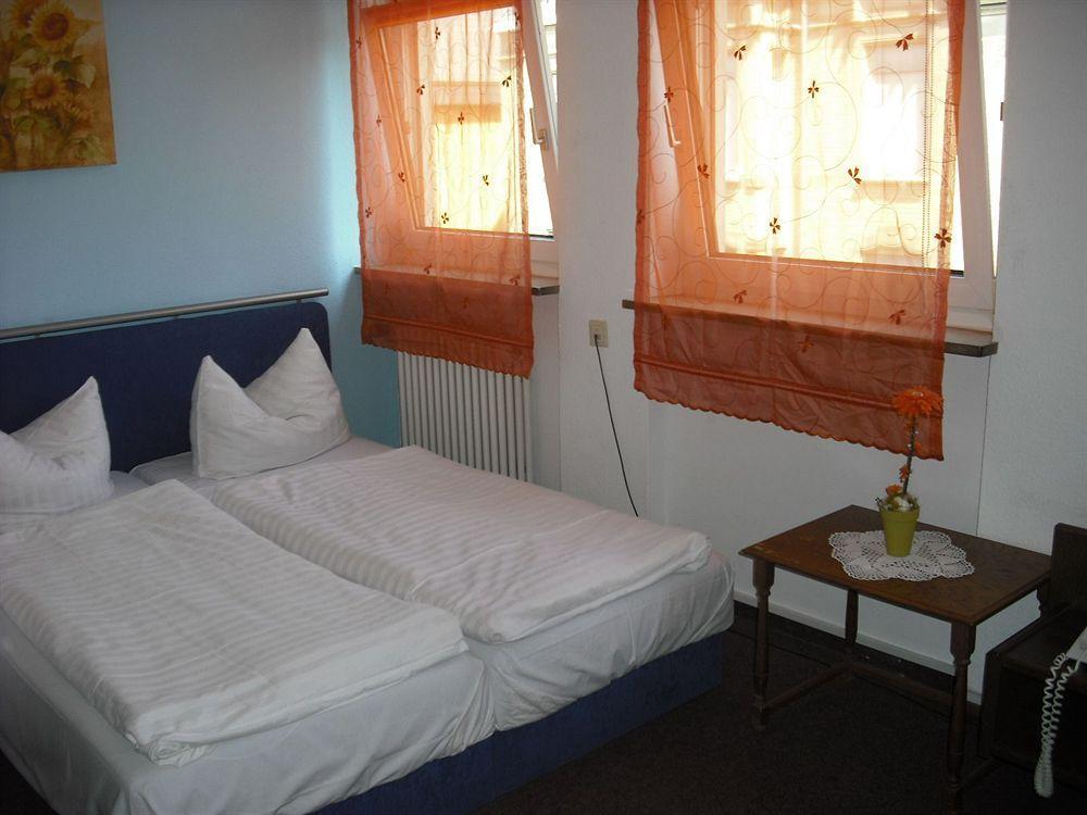 Hotel Wiesbadener Hof Щутгарт Екстериор снимка